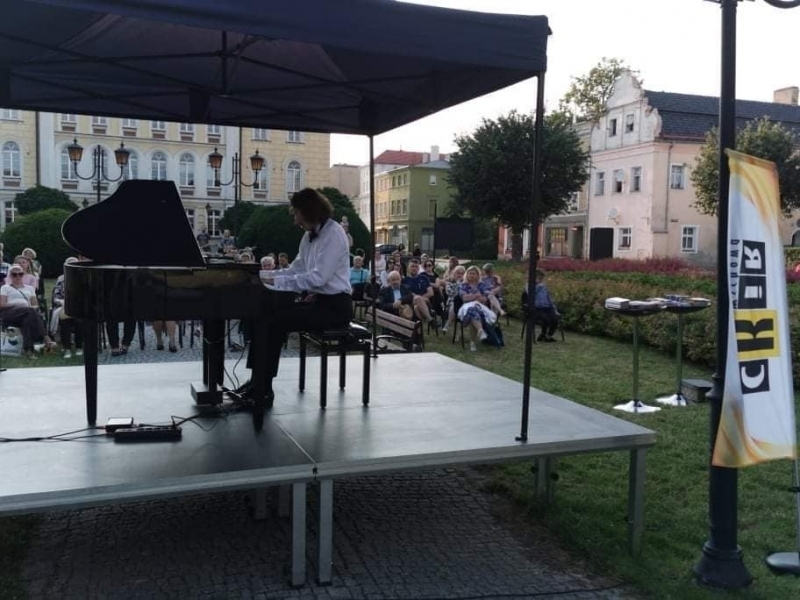 Koncert fortepianowy Mateusza Mikołajczaka we Wschowie ZDJĘCIA