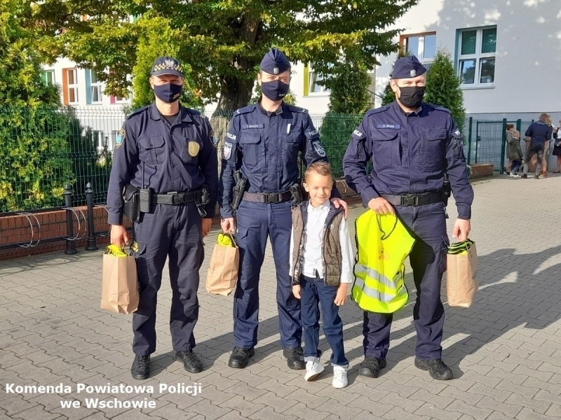 Policjanci uczestniczyli w rozpoczęciu roku szkolnego ZDJĘCIA