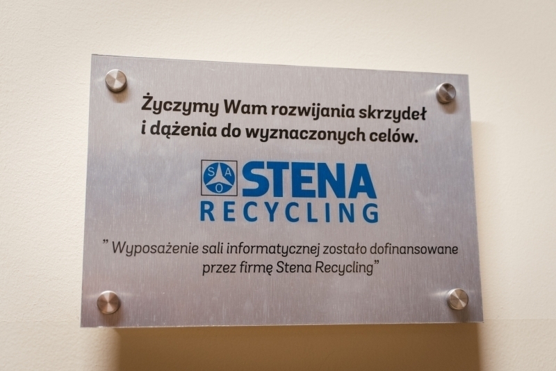 Nowe komputery dla uczniów liceum we Wschowie od Stena Recycling