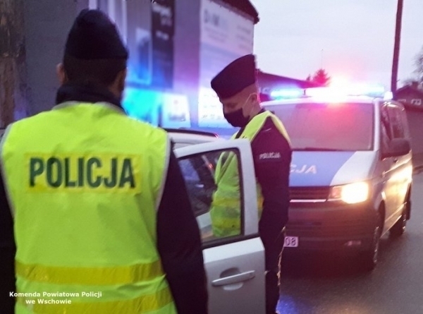 Zdjęcie 1: Pijany awanturnik zaparkował samochód obok radiowozu