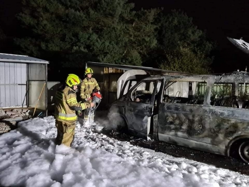 Pożar busa we Wróblewie ZDJĘCIA