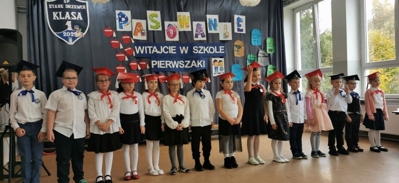 Pasowanie na ucznia w SP w Starych Drzewcach ZDJĘCIA