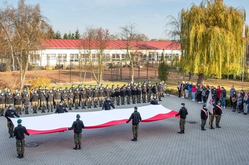 ZSP w Sławie stanęło do hymnu ZDJĘCIA