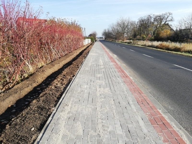 Nowy chodnik na drodze wojewódzkiej nr 324 w Szlichtyngowej