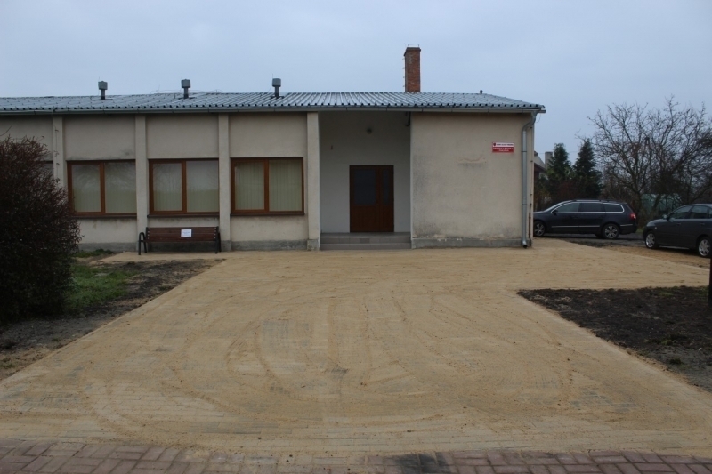 Utwardzenie terenu przy świetlicy wiejskiej w Zamysłowie ZDJĘCIA