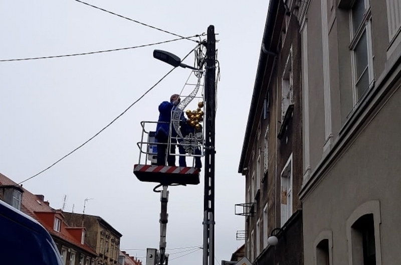 Pierwsze ozdoby świąteczne jużna ulicach ZDJĘCIA