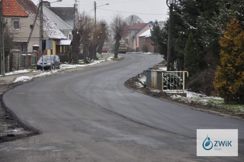Nowy asfalt drogi powiatowej