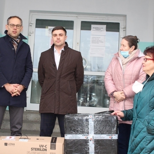 Materiały ochronne i specjalistyczna lampa dla Nowego Szpitala we Wschowie ZDJĘCIA