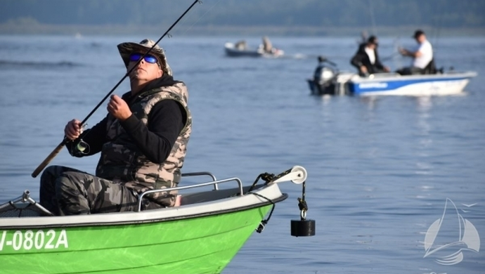 Wędkarze już na wodzie