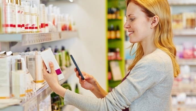 Jak zadbać o włosy farbowane? Czego szukać w kosmetykach po koloryzacji?