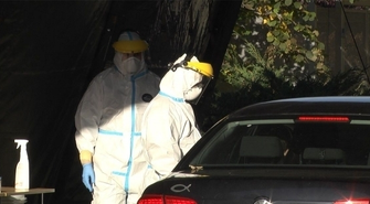 Punkty szczepień drive-thru łamią zasady bezpieczeństwa?