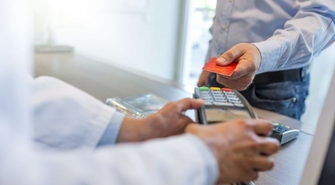 Lekarz nielegalnie pobierał opłaty za szczepienia.