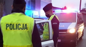 Pijany awanturnik zaparkował samochód obok radiowozu