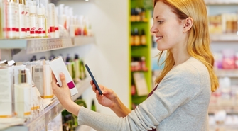 Jak zadbać o włosy farbowane? Czego szukać w kosmetykach po koloryzacji?