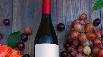 Dlaczego warto postawić na butelki z nadrukiem logo firmy?