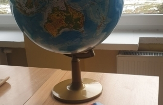 Pomoce dydaktyczne trafiły do SP w Starych Drzewcach ZDJĘCIA