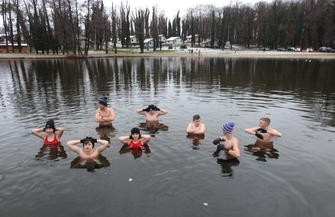 WOPR Sława morsuje i oferuje pomoc ZDJĘCIA