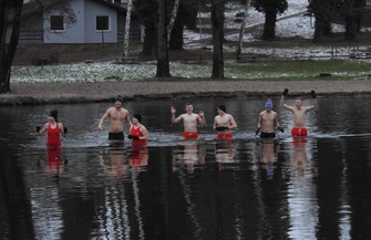 WOPR Sława morsuje i oferuje pomoc ZDJĘCIA