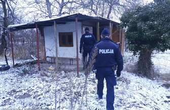 Dzielnicowi kontrolują miejsca w których mogą przebywać bezdomni ZDJĘCIA