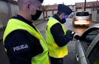 Wschowscy mundurowi edukująpieszych i lekkomyślnych kierowców ZDJĘCIA