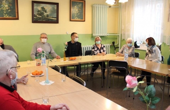 Burmistrz Antkowiak spotkał sięz członkami Klubu Seniora