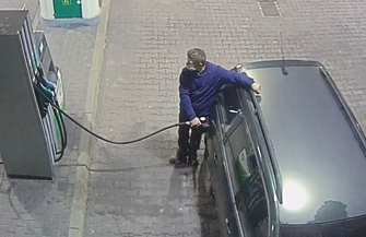 Zatankowali i odjechali bez płacenia. Poznajesz ich