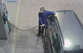 Zatankowali i odjechali bez płacenia. Poznajesz ich