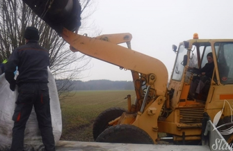 Ochroni przed wiatrem i deszczem