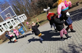 Przedszkolaki ze Starych Drzewiec świętowały Pierwszy Dzień Wiosny