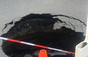 Ogromna dziura w asfalcie na ul. Orzechowej we Wschowie AKTUALIZACJA