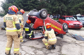 Ćwiczenia strażaków z zakresu ratownictwa technicznego ZDJĘCIA