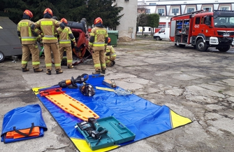 Ćwiczenia strażaków z zakresu ratownictwa technicznego ZDJĘCIA