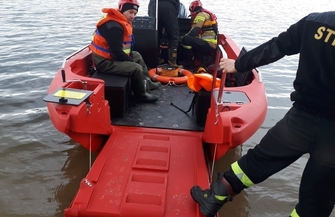 Strażacy ćwiczyli z wykorzystaniem swojej najnowszej łodzi ZDJĘCIA