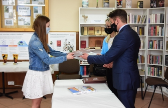 Wręczenie świadectw w I ZS Wschowa ZDJĘCIA