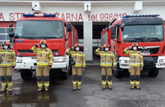 Strażacy z Komendy Powiatowej PSP we Wschowie oddali hołd policjantowi zastrzelonemu na służbie