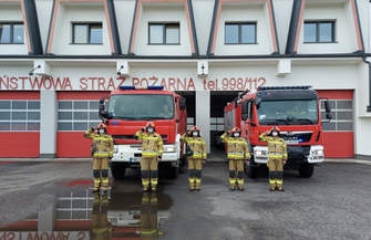 Strażacy z Komendy Powiatowej PSP we Wschowie oddali hołd policjantowi zastrzelonemu na służbie