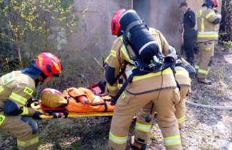 Ćwiczenia strażaków KP PSP Wschowa z zakresu pożarów wewnętrznych ZDJĘCIA