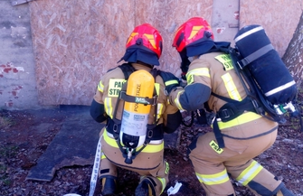 Ćwiczenia strażaków KP PSP Wschowa z zakresu pożarów wewnętrznych ZDJĘCIA