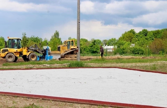 Wznowiono pracę na boisku w SP3 ZDJĘCIA