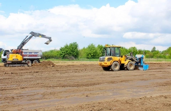 Wznowiono pracę na boisku w SP3 ZDJĘCIA