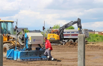 Wznowiono pracę na boisku w SP3 ZDJĘCIA