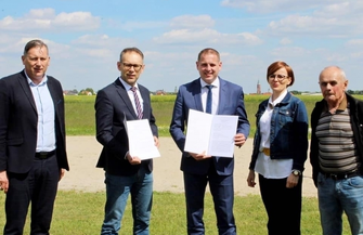 Umowa na przebudowęboiska w Przyczynie Górnej podpisana ZDJĘCIA