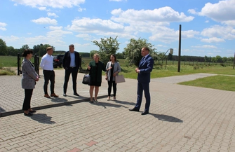 Umowa na ogrodzenie boiska w Szlichtyngowej podpisana ZDJĘCIA