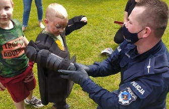 Dzieńdziecka z policją