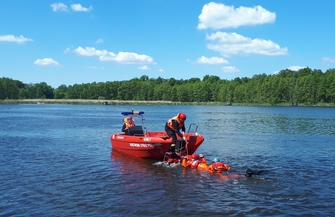 Ćwiczenia strażaków z zakresu ratownictwa wodnego ZDJĘCIA