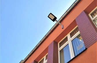 Nowa oprawa oświetleniowa na budynku Świetlicy Miejskiej w Szlichtyngowej