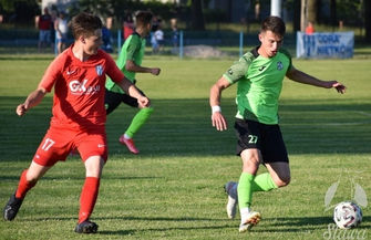 Dąb wygrywa w Nietkowie