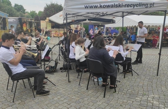 Młodzieżowa Orkiestra Dęta CKiR zagrała dla Marysi ZDJĘCIA