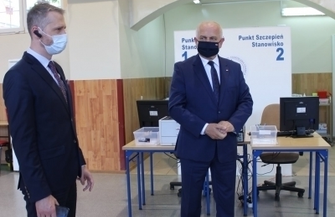 Wojewoda Lubuski w Punkcie Szczepień Powszechnych we Wschowie ZDJĘCIA