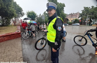 Wschowa Policjanci egzaminowali uczniów na kartęrowerowąZDJĘCIA